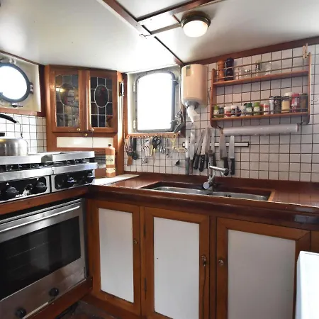 Spacious Yatch Near Forest In * Rotterdam