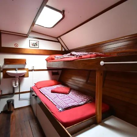 Spacious Yatch Near Forest In