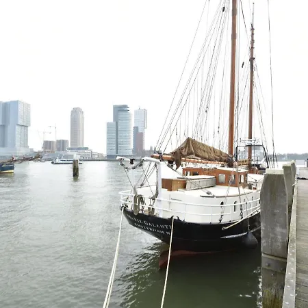 Botel Spacious Yatch Near Forest In Rotterdam